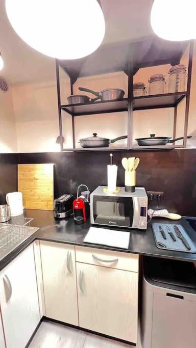 Logement Moderne Au Coeur Du Village Saint-Georges-de-Luzençon Zewnętrze zdjęcie