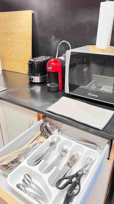 Logement Moderne Au Coeur Du Village Saint-Georges-de-Luzençon Zewnętrze zdjęcie