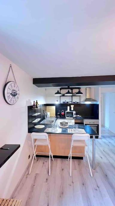 Logement Moderne Au Coeur Du Village Saint-Georges-de-Luzençon Zewnętrze zdjęcie