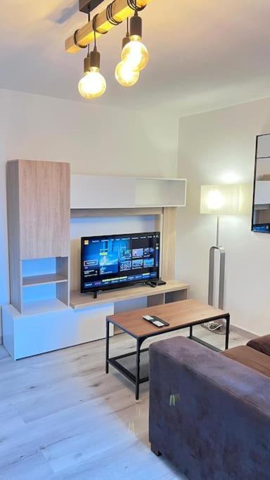 Logement Moderne Au Coeur Du Village Saint-Georges-de-Luzençon Zewnętrze zdjęcie