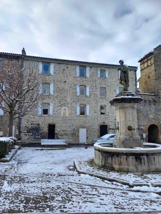Logement Moderne Au Coeur Du Village Saint-Georges-de-Luzençon Zewnętrze zdjęcie