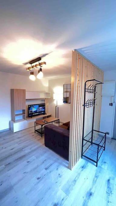 Logement Moderne Au Coeur Du Village Saint-Georges-de-Luzençon Zewnętrze zdjęcie