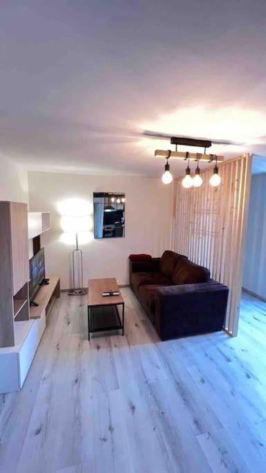 Logement Moderne Au Coeur Du Village Saint-Georges-de-Luzençon Zewnętrze zdjęcie