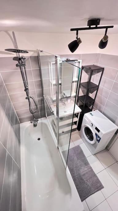 Logement Moderne Au Coeur Du Village Saint-Georges-de-Luzençon Zewnętrze zdjęcie