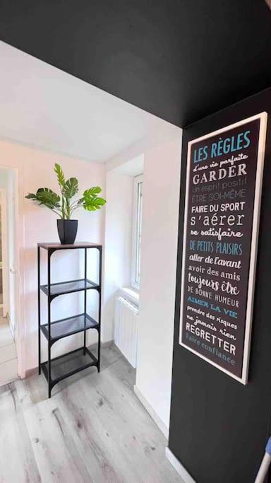 Logement Moderne Au Coeur Du Village Saint-Georges-de-Luzençon Zewnętrze zdjęcie