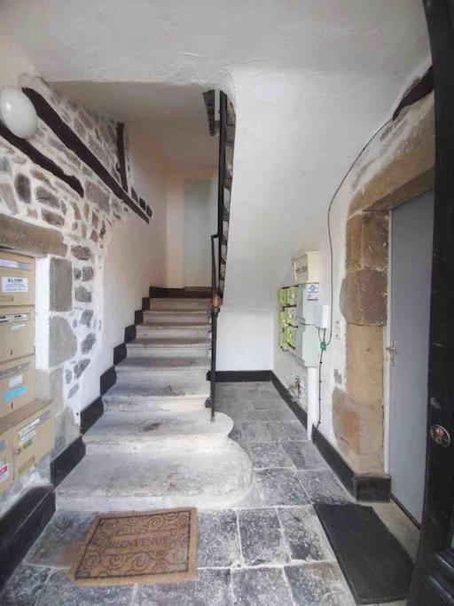 Logement Moderne Au Coeur Du Village Saint-Georges-de-Luzençon Zewnętrze zdjęcie