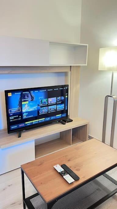 Logement Moderne Au Coeur Du Village Saint-Georges-de-Luzençon Zewnętrze zdjęcie