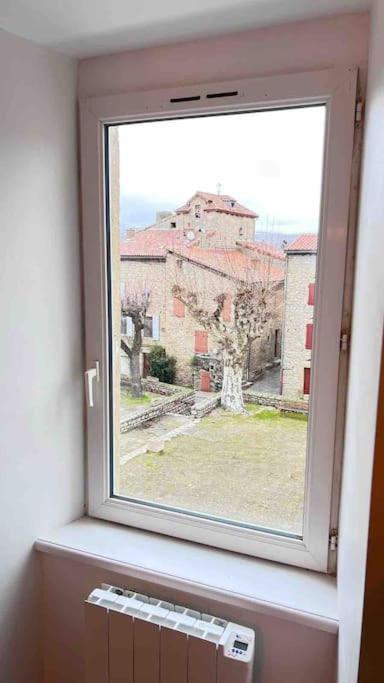 Logement Moderne Au Coeur Du Village Saint-Georges-de-Luzençon Zewnętrze zdjęcie